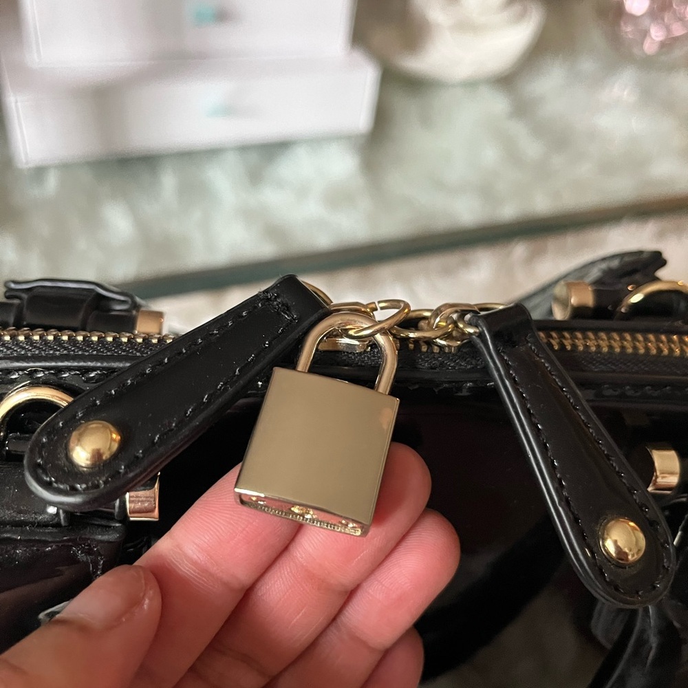 Black Patent Leather Dome Handbag - Picture 4 of 8